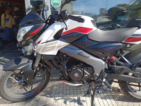 BAJAJ NS 160 AÑO 2025 CON 3845 KM - Image 2